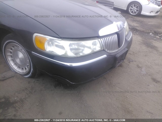 1LNHM84W42Y665262 - 2002 LINCOLN TOWN CAR EXECUTIVE L BLACK photo 6