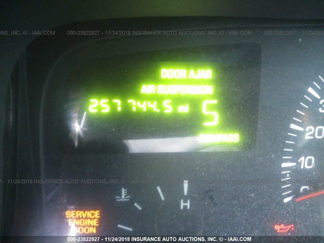 1LNHM84W42Y665262 - 2002 LINCOLN TOWN CAR EXECUTIVE L BLACK photo 7