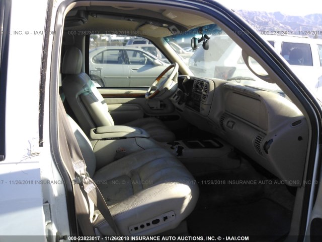 1GYEK13R0YR131656 - 2000 CADILLAC ESCALADE WHITE photo 5