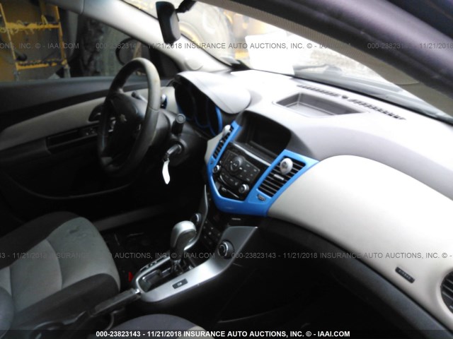 1G1PA5SG2E7202316 - 2014 CHEVROLET CRUZE LS BLUE photo 5