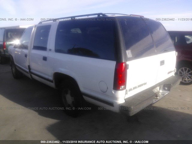 3GKEC16K2SG503043 - 1995 GMC SUBURBAN C1500 WHITE photo 3