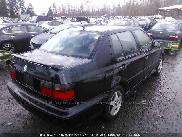 3VWYA81H0WM138966 - 1998 VOLKSWAGEN JETTA K2 BLACK photo 4