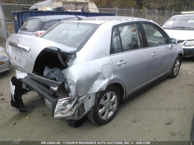 3N1BC11E98L350647 - 2008 NISSAN VERSA S/SL SILVER photo 4