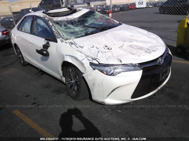 4T1BF1FK0HU690922 - 2017 TOYOTA CAMRY LE/XLE/SE/XSE 白色 照片 1
