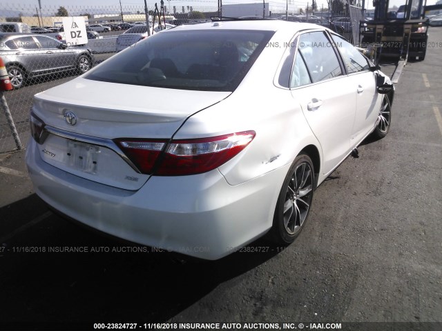 4T1BF1FK0HU690922 - 2017 TOYOTA CAMRY LE/XLE/SE/XSE 白色 照片 4