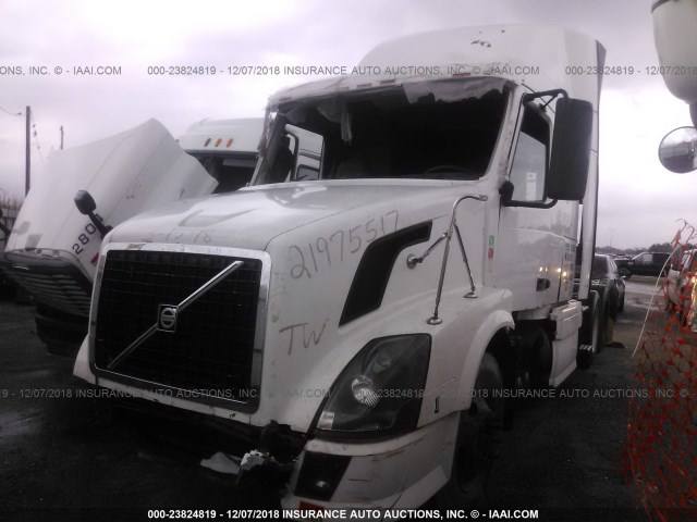 4V4NC9TG69N268436 - 2009 VOLVO VN Unknown photo 2