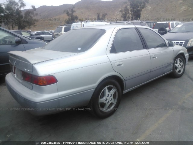 JT2BG22K3Y0435954 - 2000 TOYOTA CAMRY CE/LE/XLE SILVER photo 4