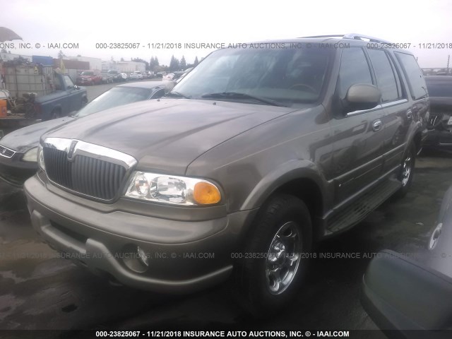 5LMFU28R52LJ16379 - 2002 LINCOLN NAVIGATOR Күміс фото 2