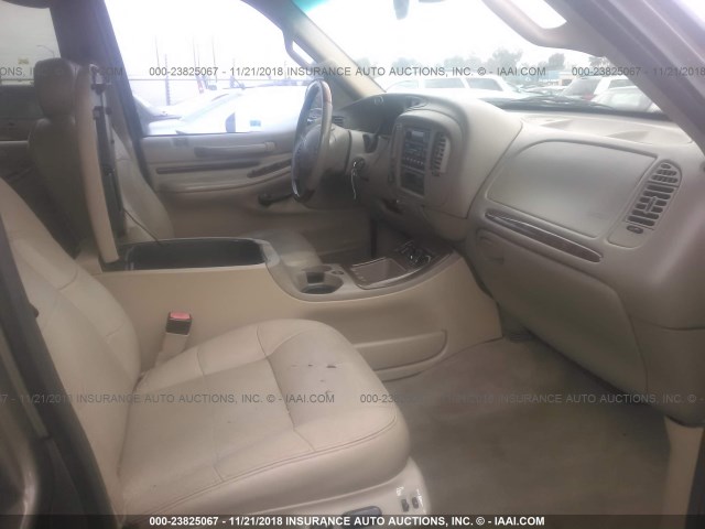 5LMFU28R52LJ16379 - 2002 LINCOLN NAVIGATOR Күміс фото 5