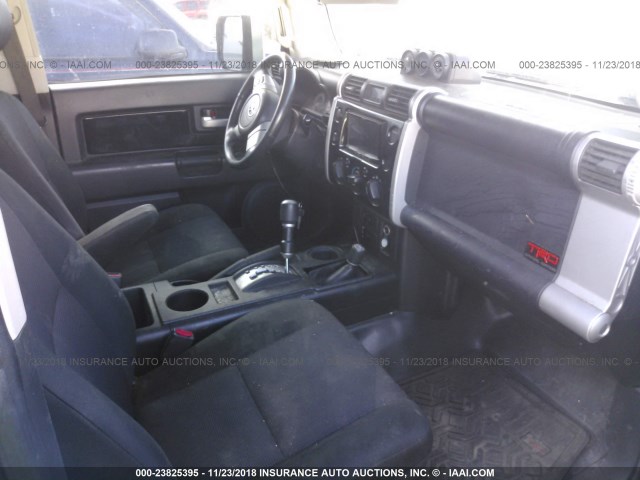 JTEBU11F570054566 - 2007 TOYOTA FJ CRUISER BLACK photo 5