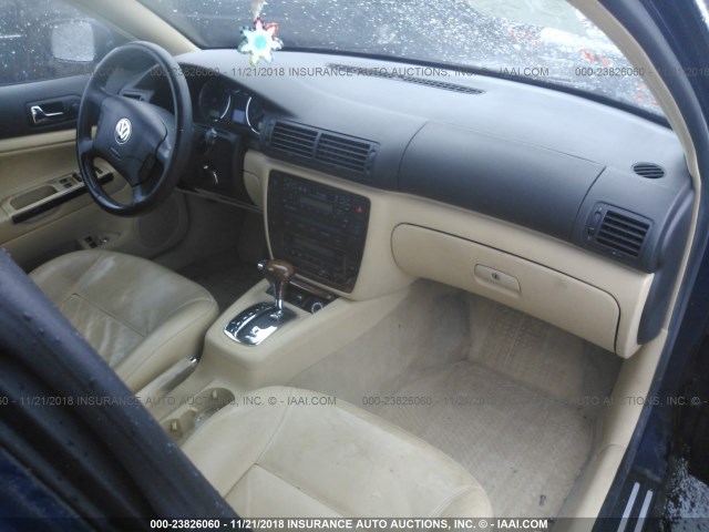 WVWRH63B62P034910 - 2002 VOLKSWAGEN PASSAT GLX 蓝色 照片 5