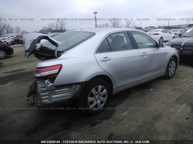 4T4BF3EKXBR171998 - 2011 TOYOTA CAMRY SE/LE/XLE 银色 照片 4