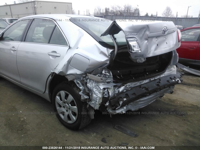 4T4BF3EKXBR171998 - 2011 TOYOTA CAMRY SE/LE/XLE 银色 照片 6