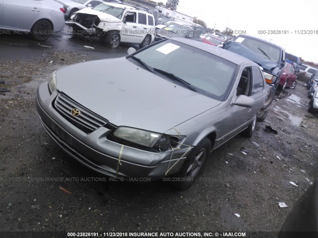 4T1BG22K6WU364158 - 1998 TOYOTA CAMRY CE/LE/XLE GRAY photo 2