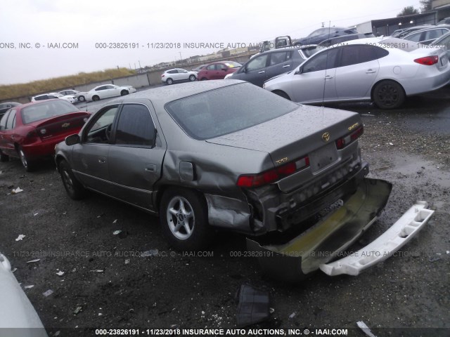 4T1BG22K6WU364158 - 1998 TOYOTA CAMRY CE/LE/XLE GRAY photo 3