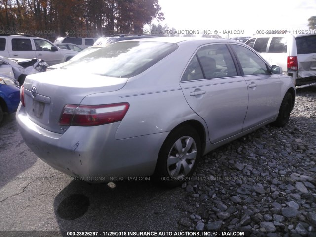 4T1BE46KX8U253000 - 2008 TOYOTA CAMRY CE/LE/XLE/SE SILVER photo 4