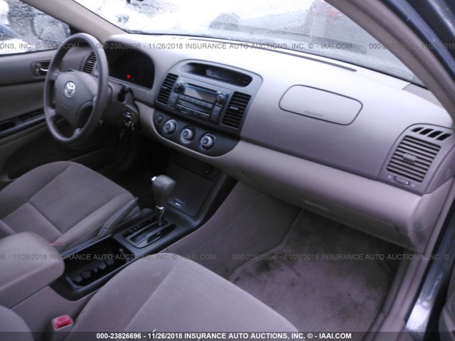 4T1BE32K35U556714 - 2005 TOYOTA CAMRY LE/XLE/SE GRAY photo 5