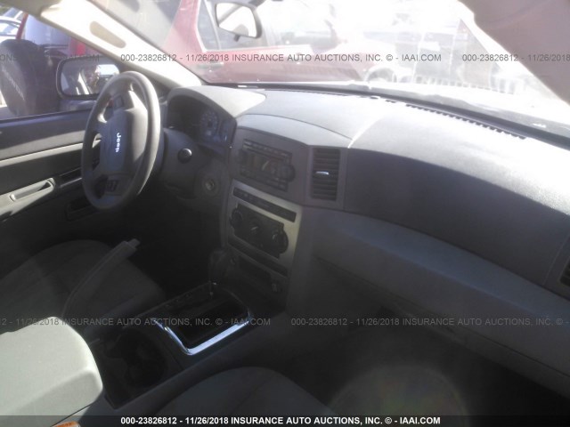 1J4GS48K55C640310 - 2005 JEEP GRAND CHEROKEE LAREDO/COLUMBIA/FREEDOM 白色 照片 5