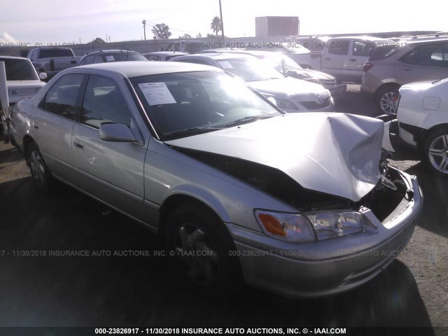 4T1BF22KXYU108157 - 2000 TOYOTA CAMRY LE/XLE 银色 照片 1