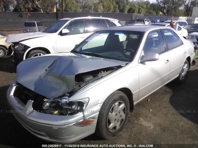 4T1BF22KXYU108157 - 2000 TOYOTA CAMRY LE/XLE 银色 照片 2