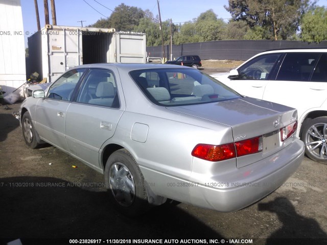 4T1BF22KXYU108157 - 2000 TOYOTA CAMRY LE/XLE 银色 照片 3