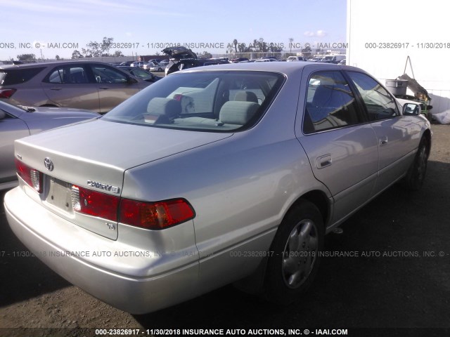 4T1BF22KXYU108157 - 2000 TOYOTA CAMRY LE/XLE 银色 照片 4