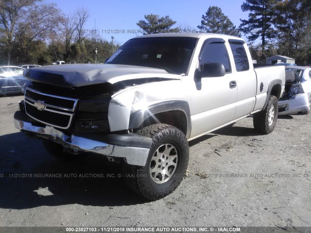 1GCEC19X56Z140939 - 2006 CHEVROLET SILVERADO C1500 SILVER photo 2