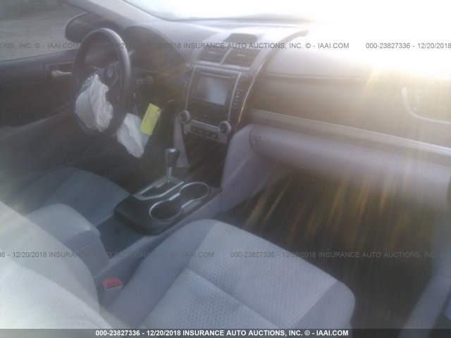 4T4BF1FK5ER337142 - 2014 TOYOTA CAMRY L/SE/LE/XLE Light Blue photo 5