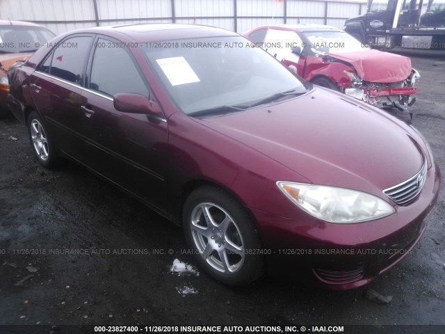 4T1BE32K05U054596 - 2005 TOYOTA CAMRY LE/XLE/SE RED photo 1