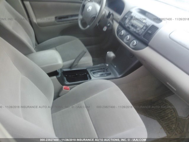 4T1BE32K05U054596 - 2005 TOYOTA CAMRY LE/XLE/SE RED photo 5