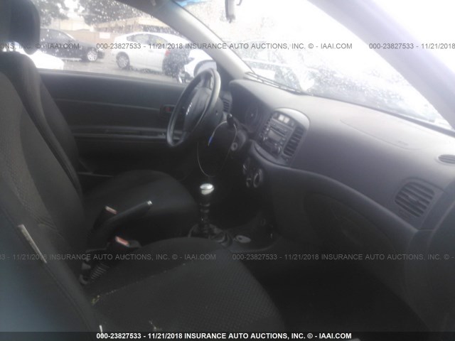 KMHCN36C07U023780 - 2007 HYUNDAI ACCENT SE SILVER photo 5