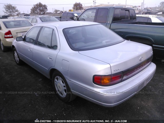 JT2VK13E8N0025435 - 1992 TOYOTA CAMRY XLE SILVER photo 3