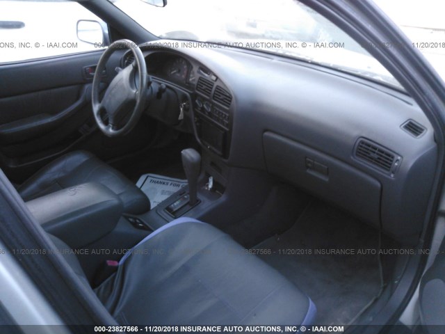 JT2VK13E8N0025435 - 1992 TOYOTA CAMRY XLE SILVER photo 5