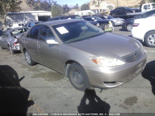 JTDBE32K520019480 - 2002 TOYOTA CAMRY LE/XLE/SE BEIGE photo 1