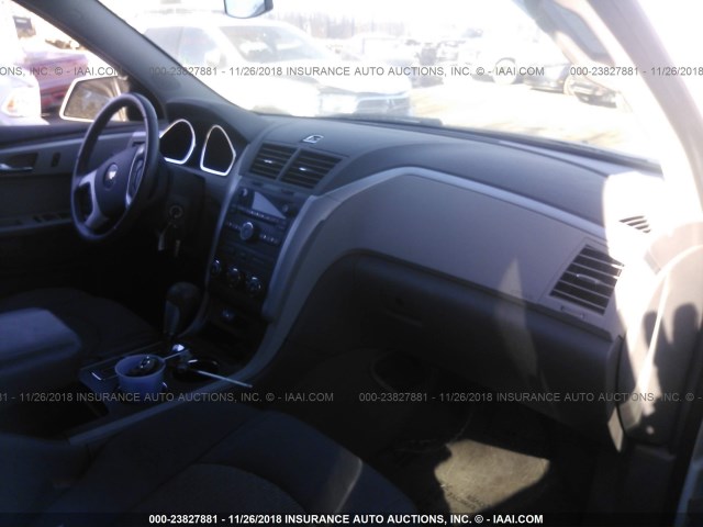 1GNKVGED1CJ190010 - 2012 CHEVROLET TRAVERSE LT WHITE photo 5