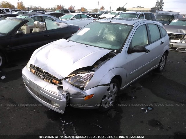 3FAFP37332R203870 - 2002 FORD FOCUS ZX5 SILVER photo 2