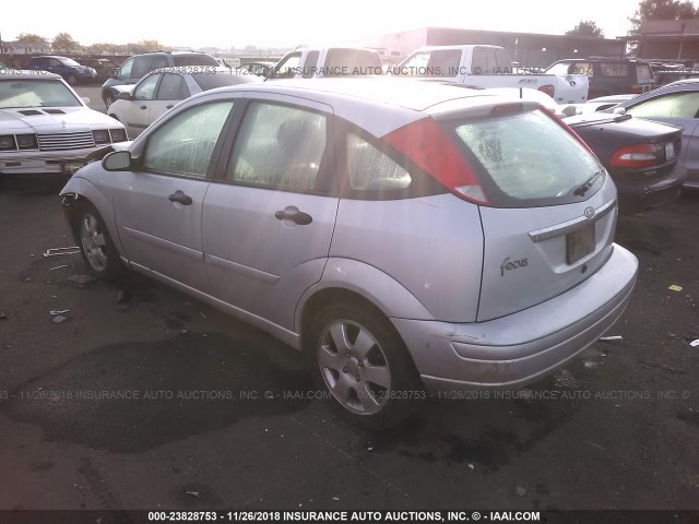 3FAFP37332R203870 - 2002 FORD FOCUS ZX5 SILVER photo 3