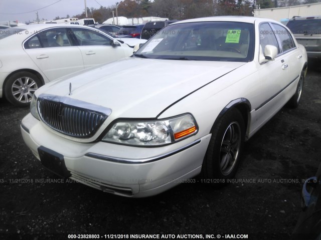 1LNHM83W47Y607029 - 2007 LINCOLN TOWN CAR DESIGNER WHITE photo 2