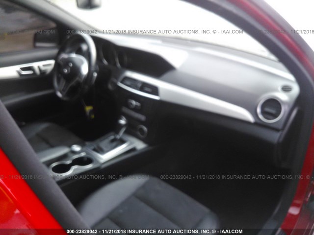 WDDGF4HB4DR283634 - 2013 MERCEDES-BENZ C 250 RED photo 5