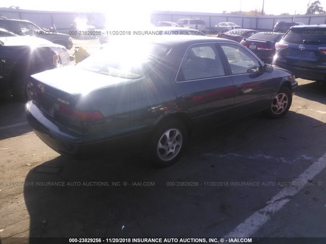 4T1BG22K4VU813254 - 1997 TOYOTA CAMRY CE/LE/XLE 绿色 照片 4