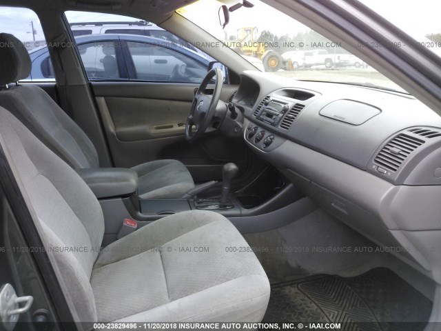 4T1BE32K44U900288 - 2004 TOYOTA CAMRY LE/XLE/SE GRAY photo 5