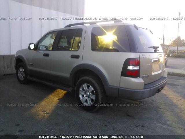 1FMEU63E16UB70143 - 2006 FORD EXPLORER XLT GOLD photo 3