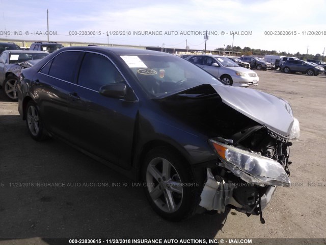 4T1BF1FK1CU065115 - 2012 TOYOTA CAMRY SE/LE/XLE 灰色 照片 1