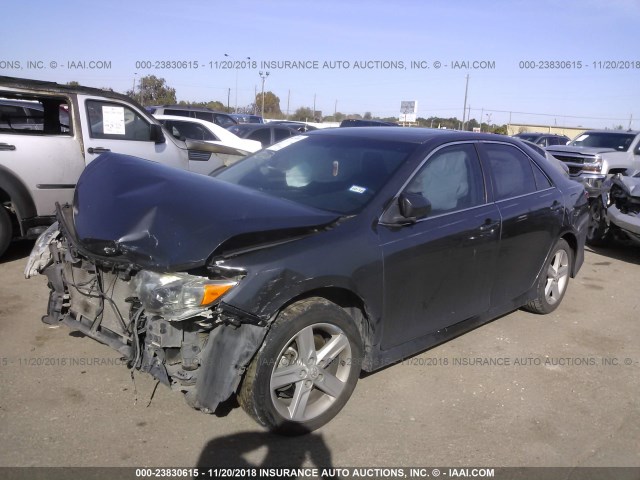 4T1BF1FK1CU065115 - 2012 TOYOTA CAMRY SE/LE/XLE 灰色 照片 2