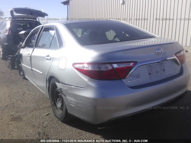 4T4BF1FK5GR549249 - 2016 TOYOTA CAMRY LE/XLE/SE/XSE SILVER photo 3