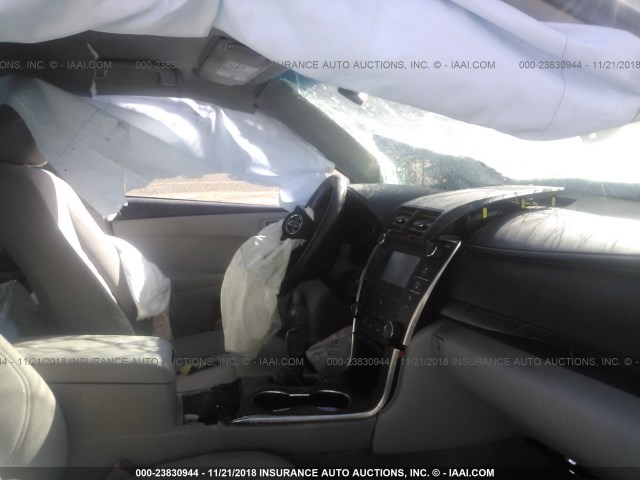 4T4BF1FK5GR549249 - 2016 TOYOTA CAMRY LE/XLE/SE/XSE SILVER photo 5