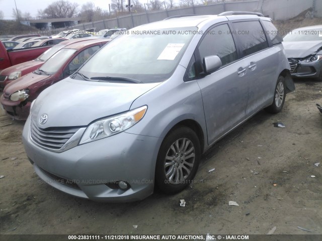 5TDYK3DC1FS546721 - 2015 TOYOTA SIENNA XLE/LIMITED SILVER photo 2