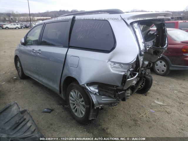 5TDYK3DC1FS546721 - 2015 TOYOTA SIENNA XLE/LIMITED SILVER photo 3