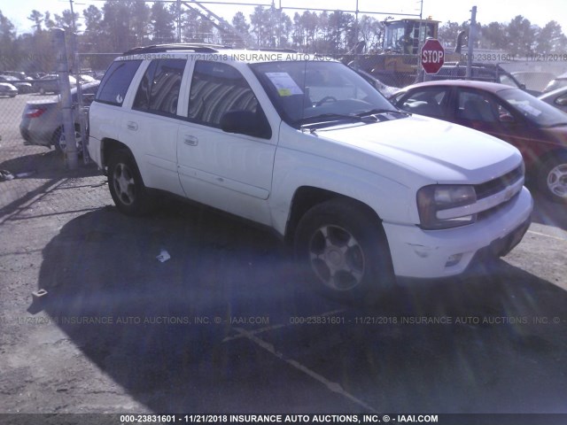 1GNDT13S352103685 - 2005 CHEVROLET TRAILBLAZER LS/LT WHITE photo 1