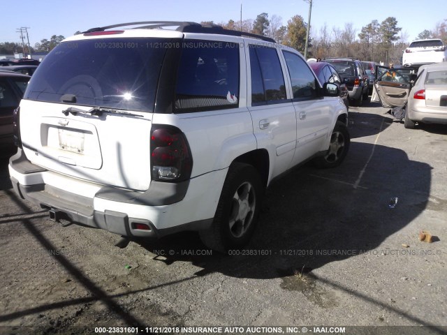 1GNDT13S352103685 - 2005 CHEVROLET TRAILBLAZER LS/LT WHITE photo 4